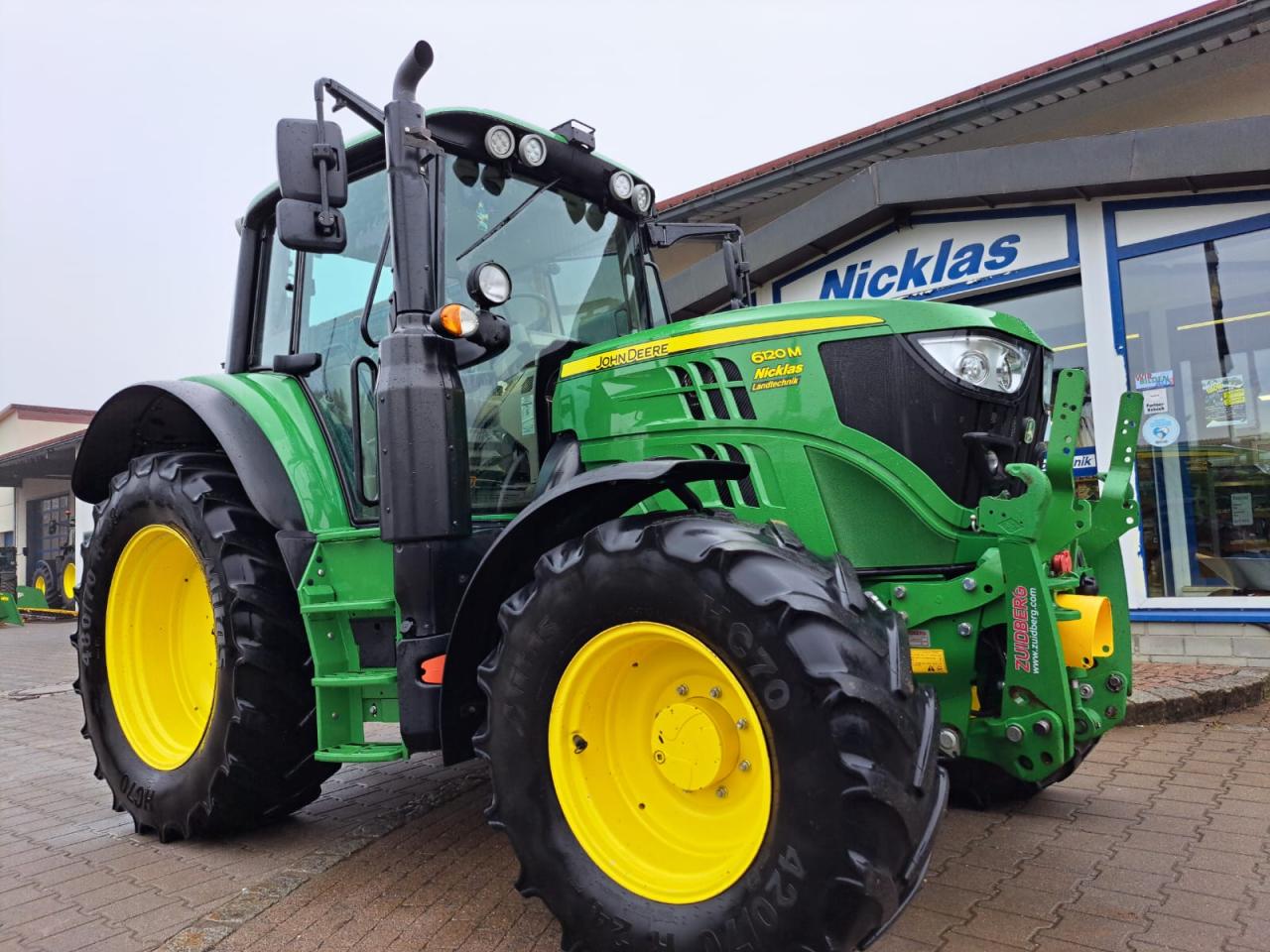 John Deere 6120M