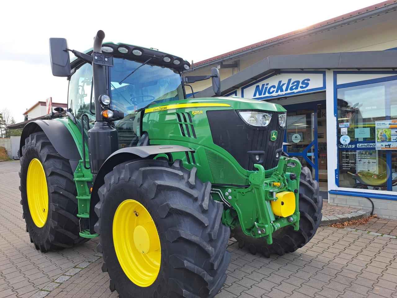 John Deere 6215R