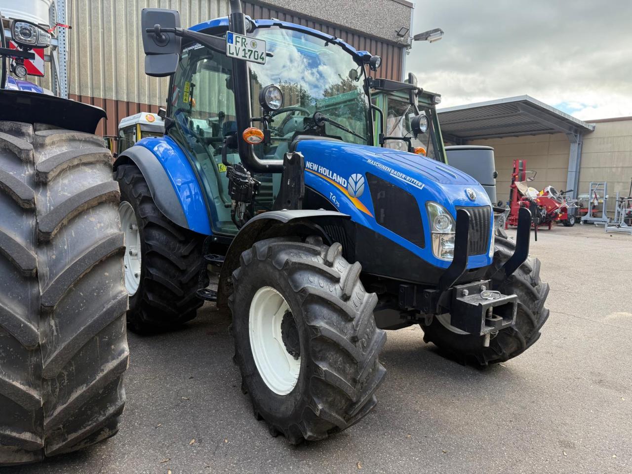 New Holland T 4.75 CAB Rear