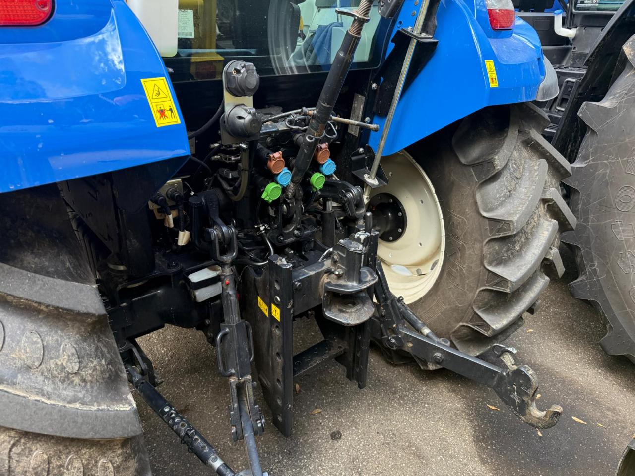 New Holland T 4.75 CAB Left