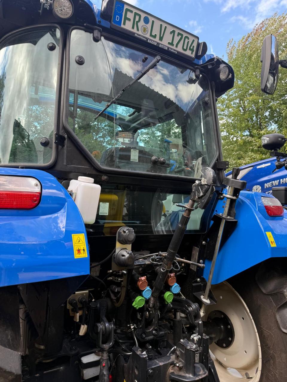 New Holland T 4.75 CAB Inside