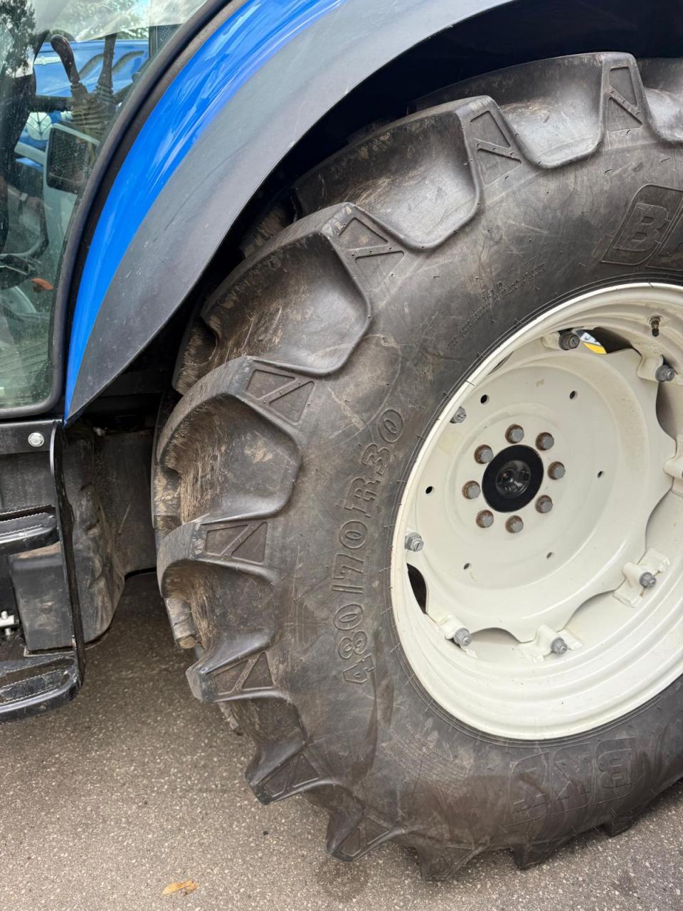 New Holland T 4.75 CAB Aerial