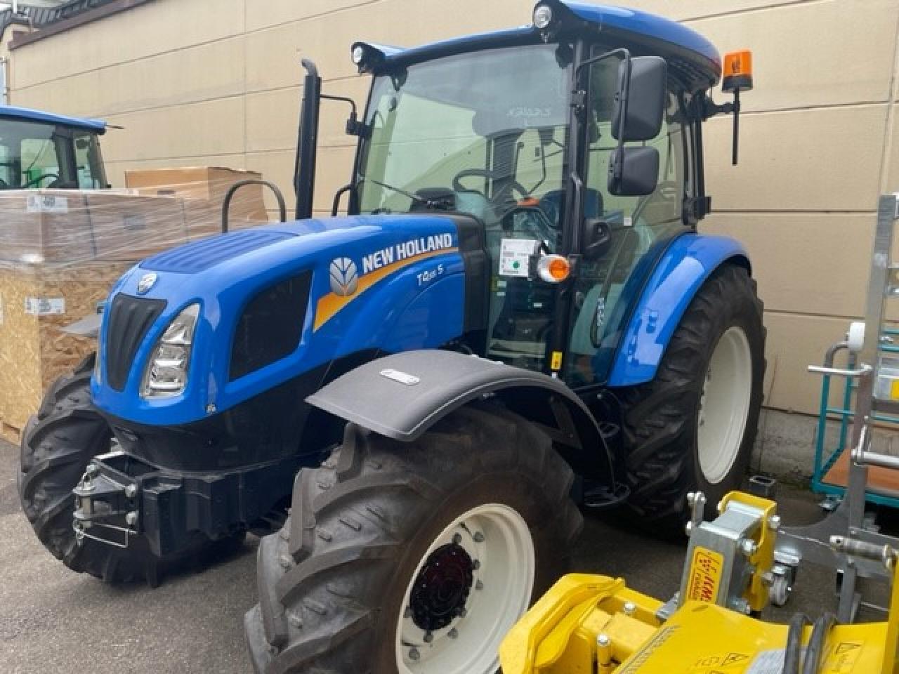 New Holland T 4S.55 CAB 4WD STAGE 5 Front