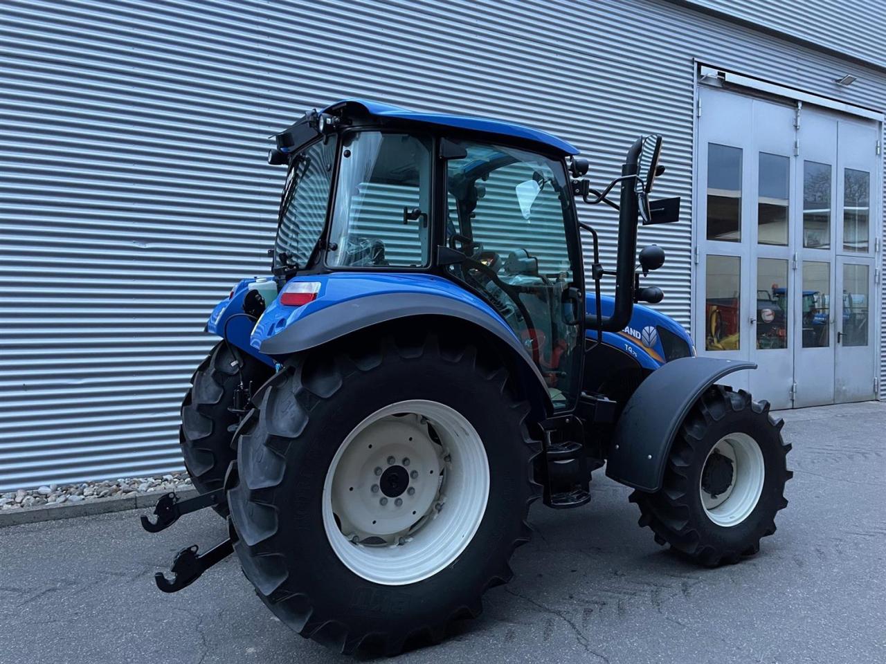 New Holland T 4.75 CAB STAGE V Front