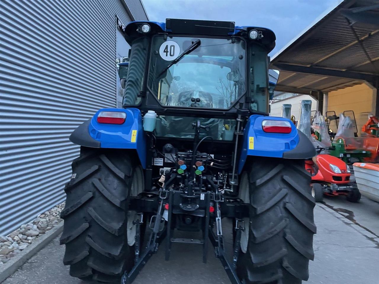 New Holland T 4.75 CAB STAGE V Rear