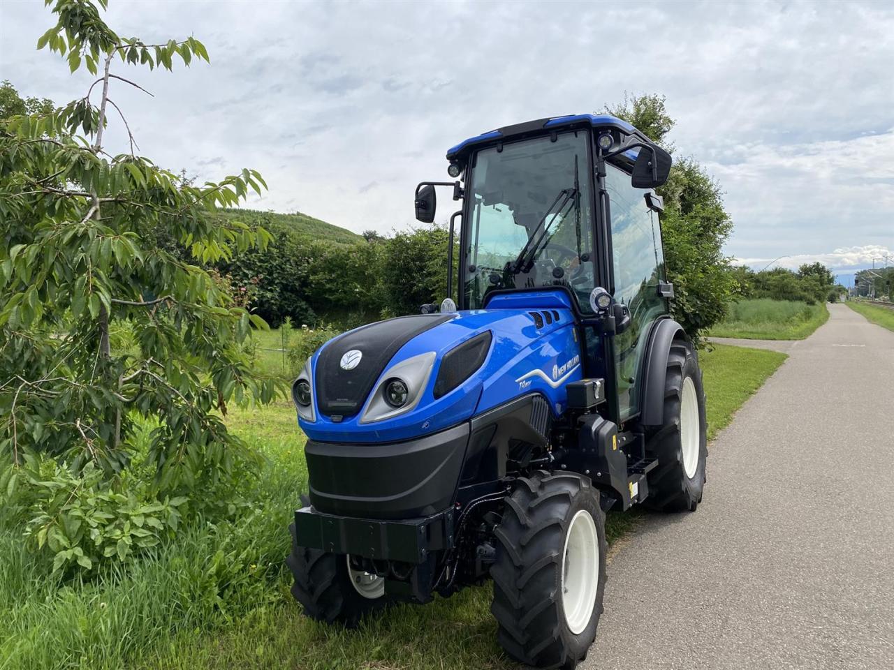 New Holland T 4.80 v CAB STAGE V Front