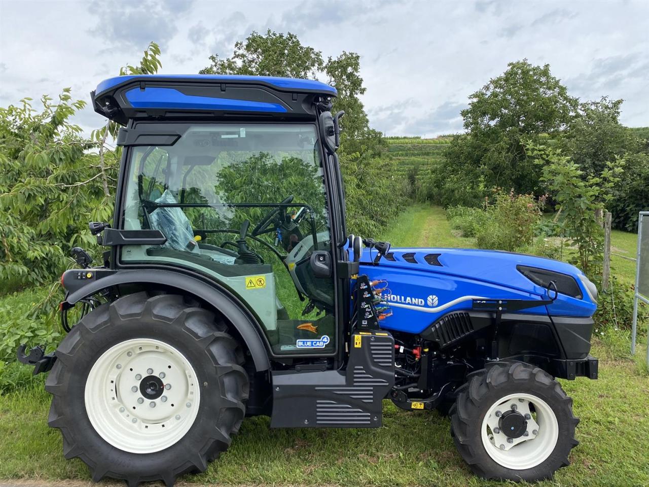 New Holland T 4.80 v CAB STAGE V Right