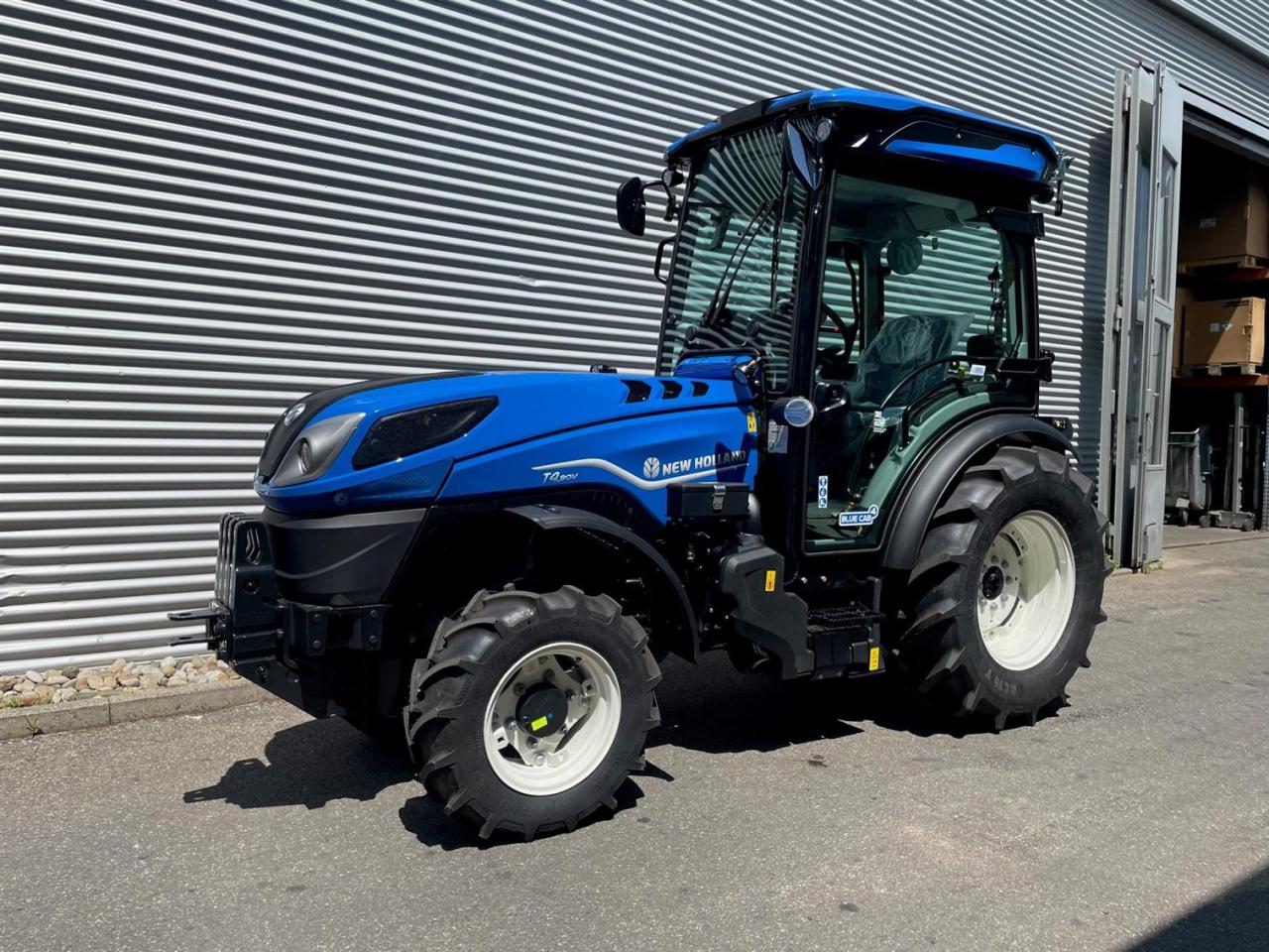 New Holland T 4.90V CAB STAGE 5 Front