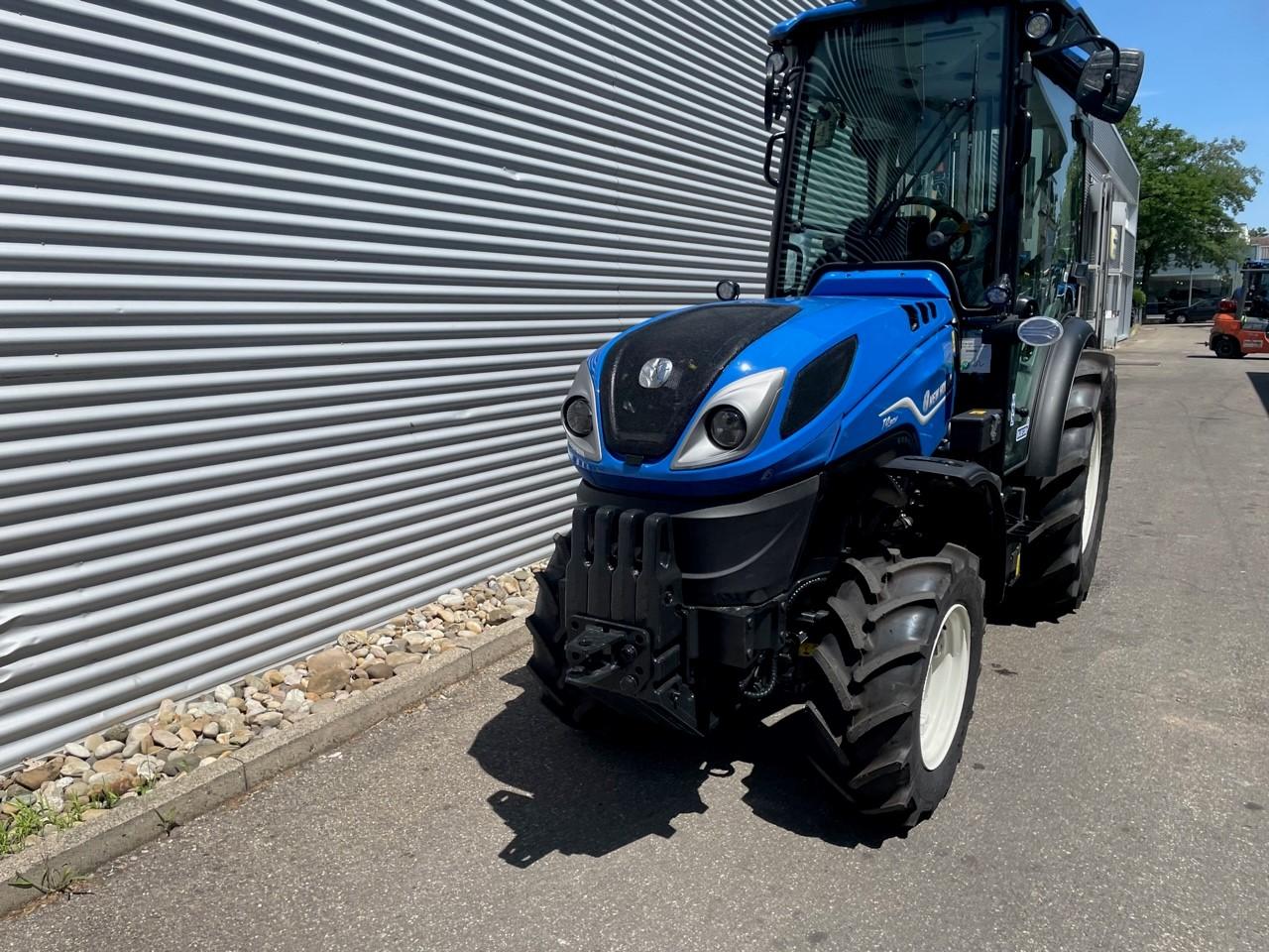 New Holland T 4.90V CAB STAGE 5 Rear