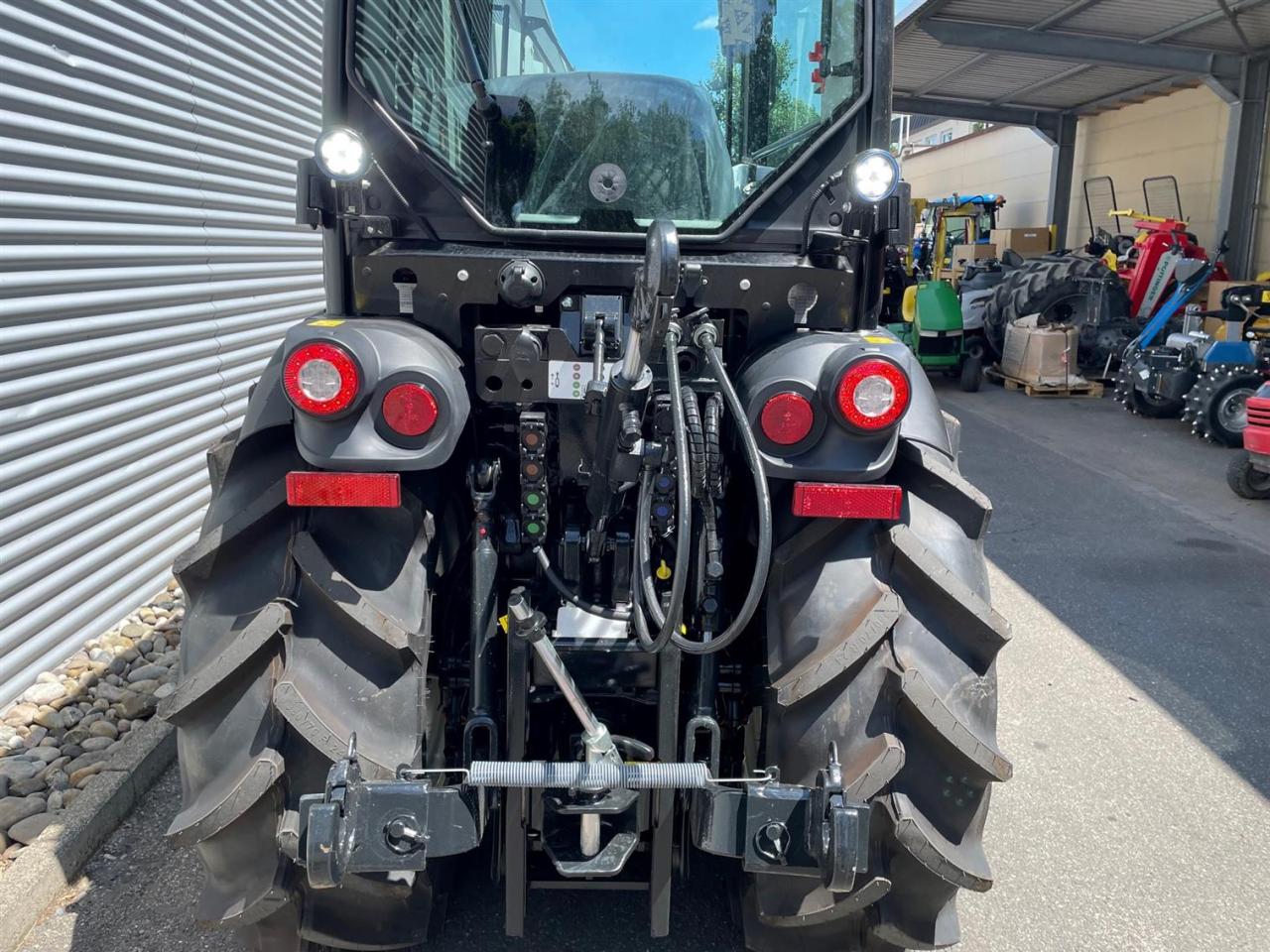 New Holland T 4.90V CAB STAGE 5 Above
