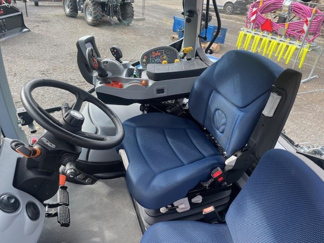 New Holland T 5.120 DC Inside