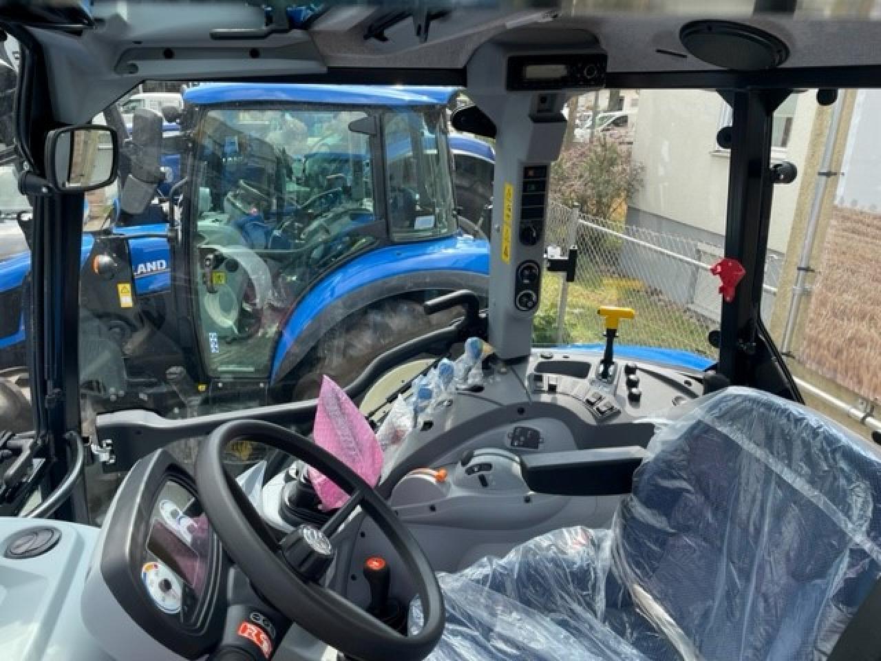 New Holland T 5.100 DC 1.5 CAB Right