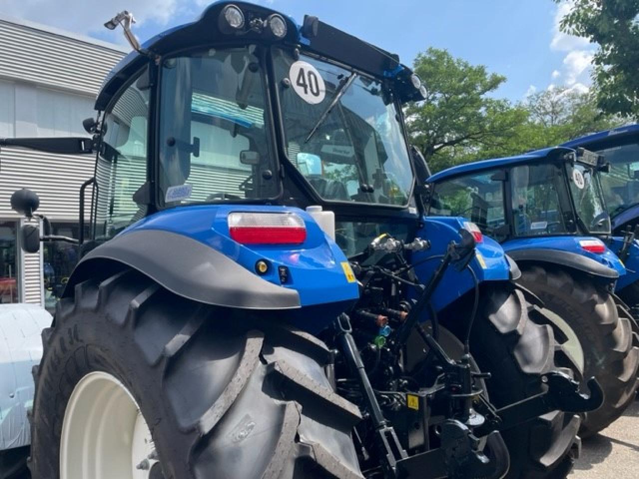 New Holland T 5.100 DC Front