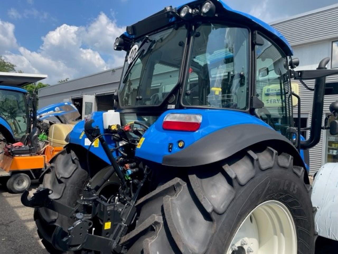New Holland T 5.100 DC Rear