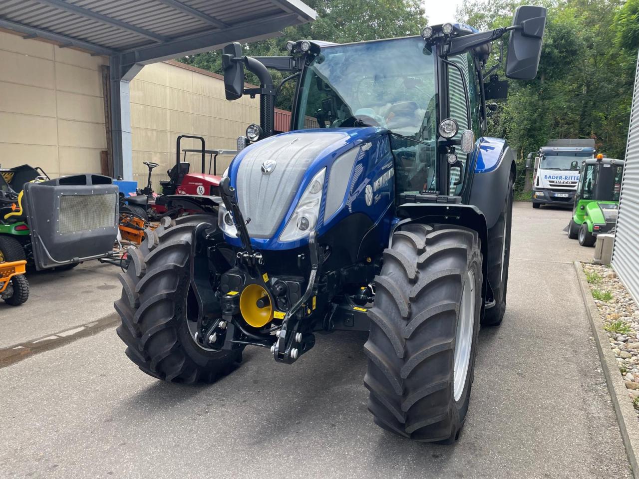 New Holland T 5.140AC Front