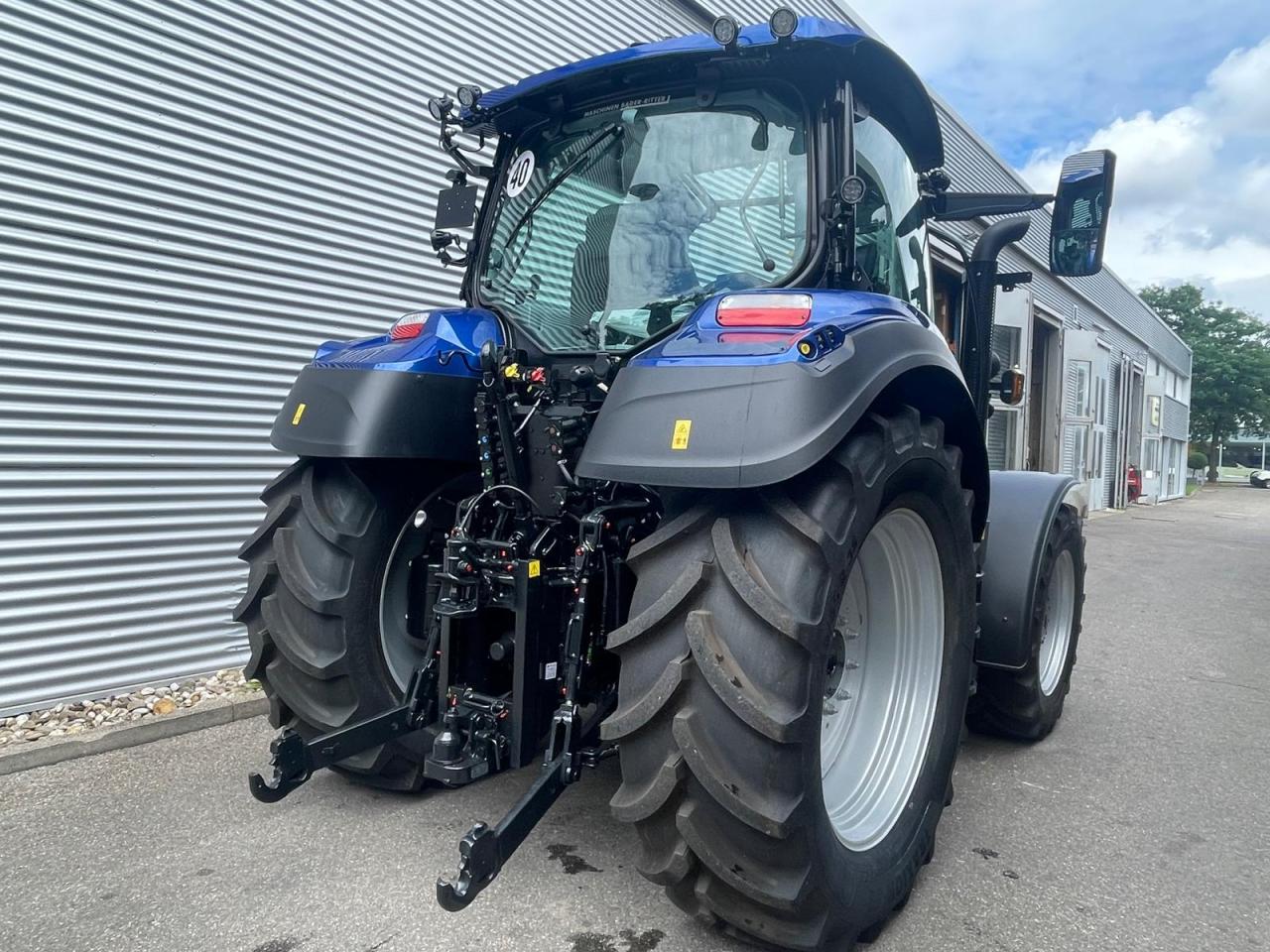 New Holland T 5.140AC Rear