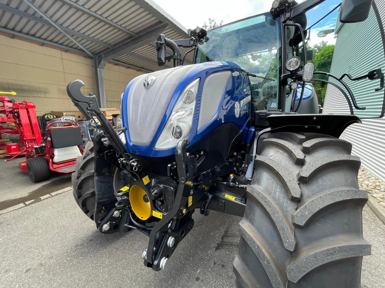 New Holland T 5.140AC Left