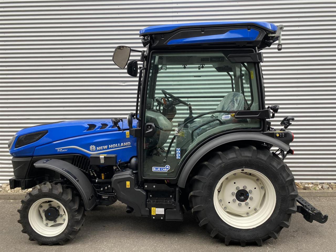 New Holland T 4.90 V CAB STAGE 5 Front