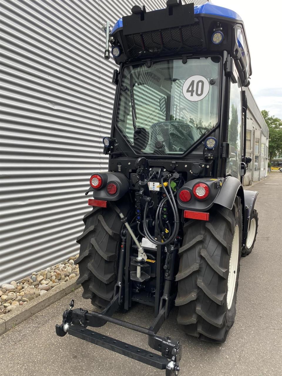 New Holland T 4.90 V CAB STAGE 5 Rear