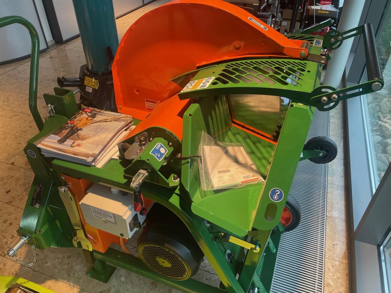 Posch M1370HSW WZE 5,5-700 PUUR Front
