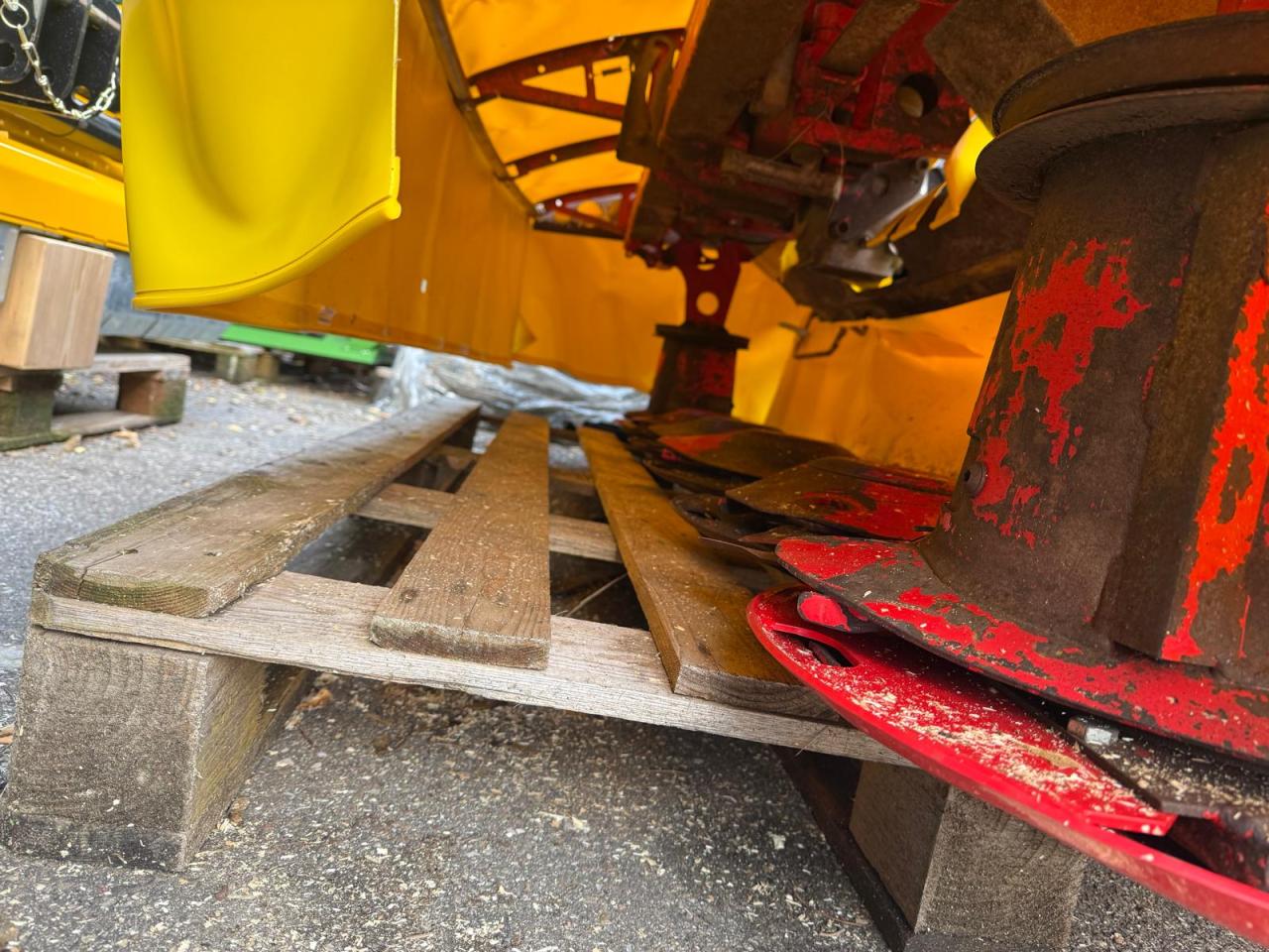 Pöttinger ALPIN 266 B Rear