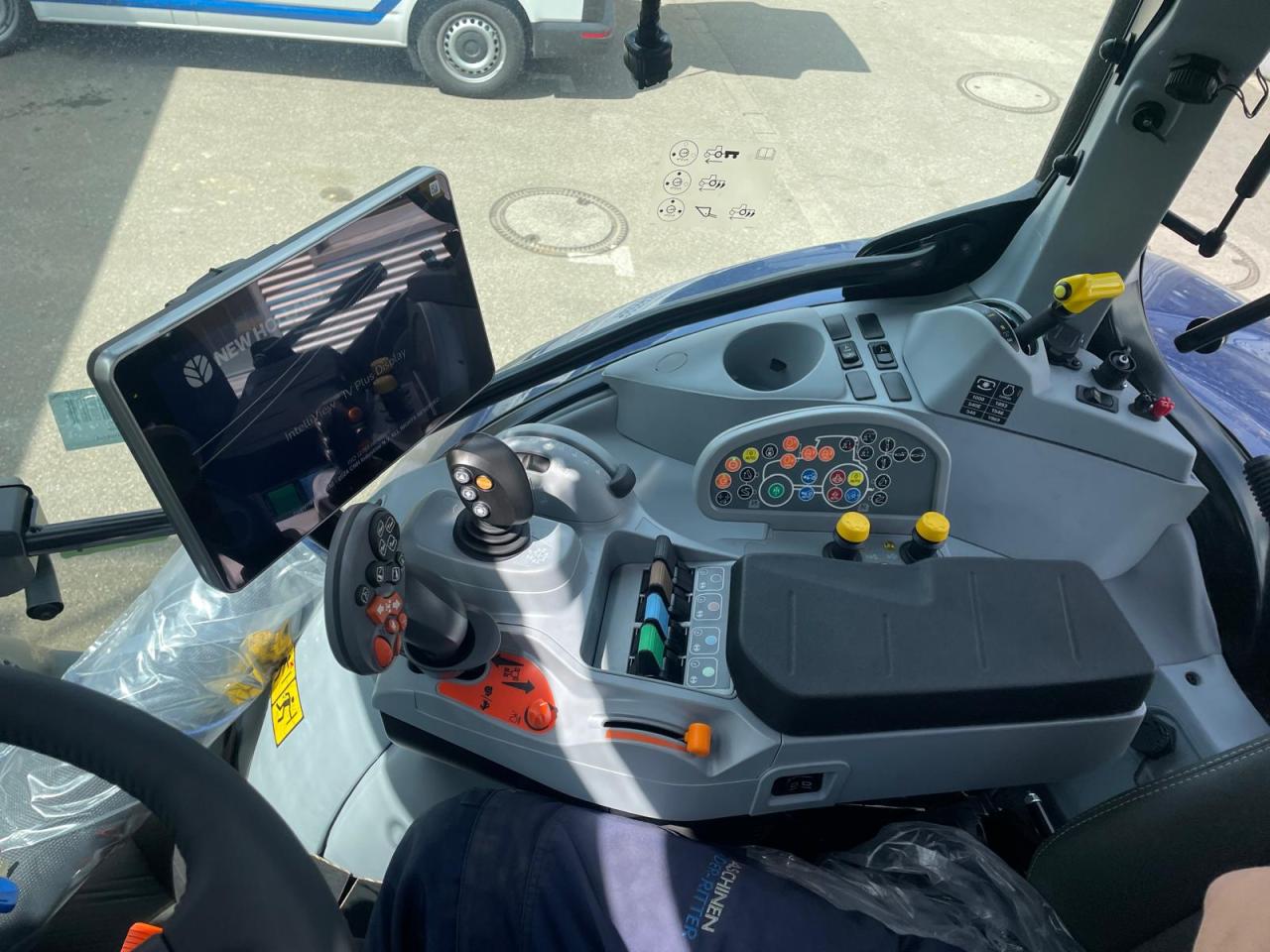 New Holland T 6.180 AC Front