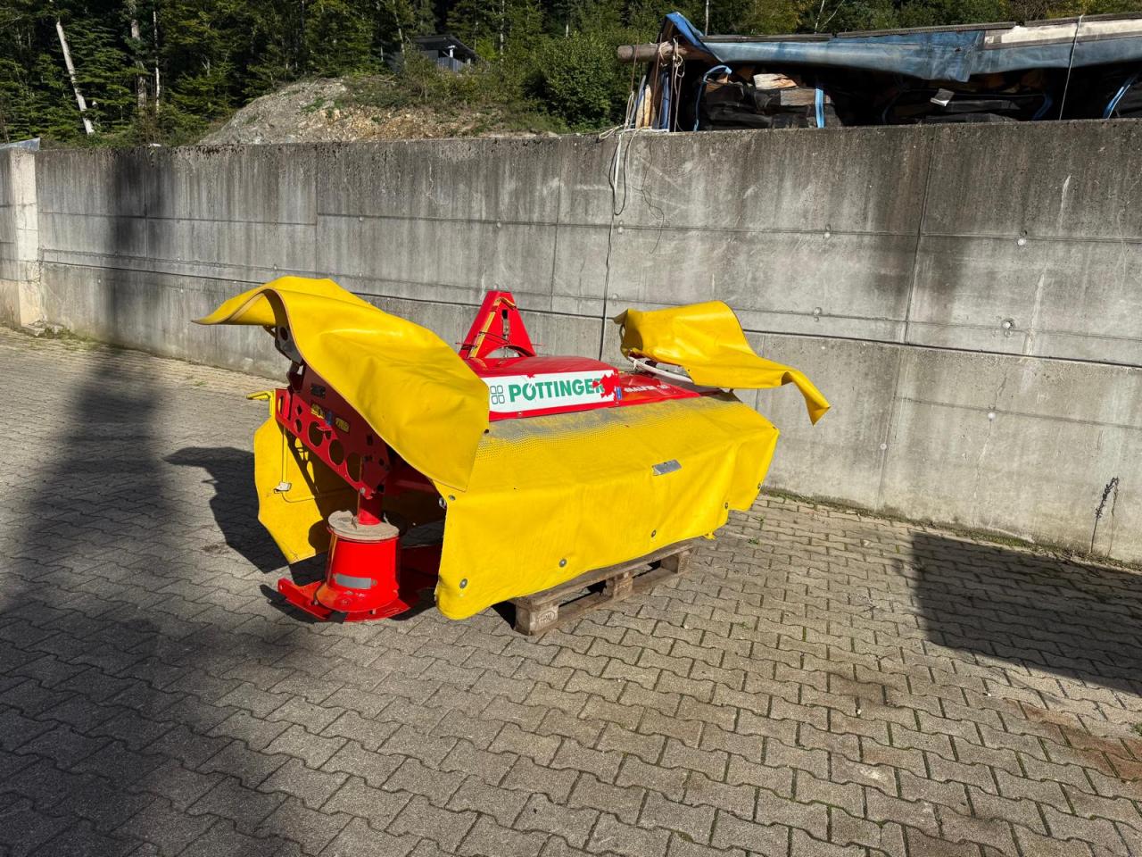 Pöttinger ALPIN 261T Rear