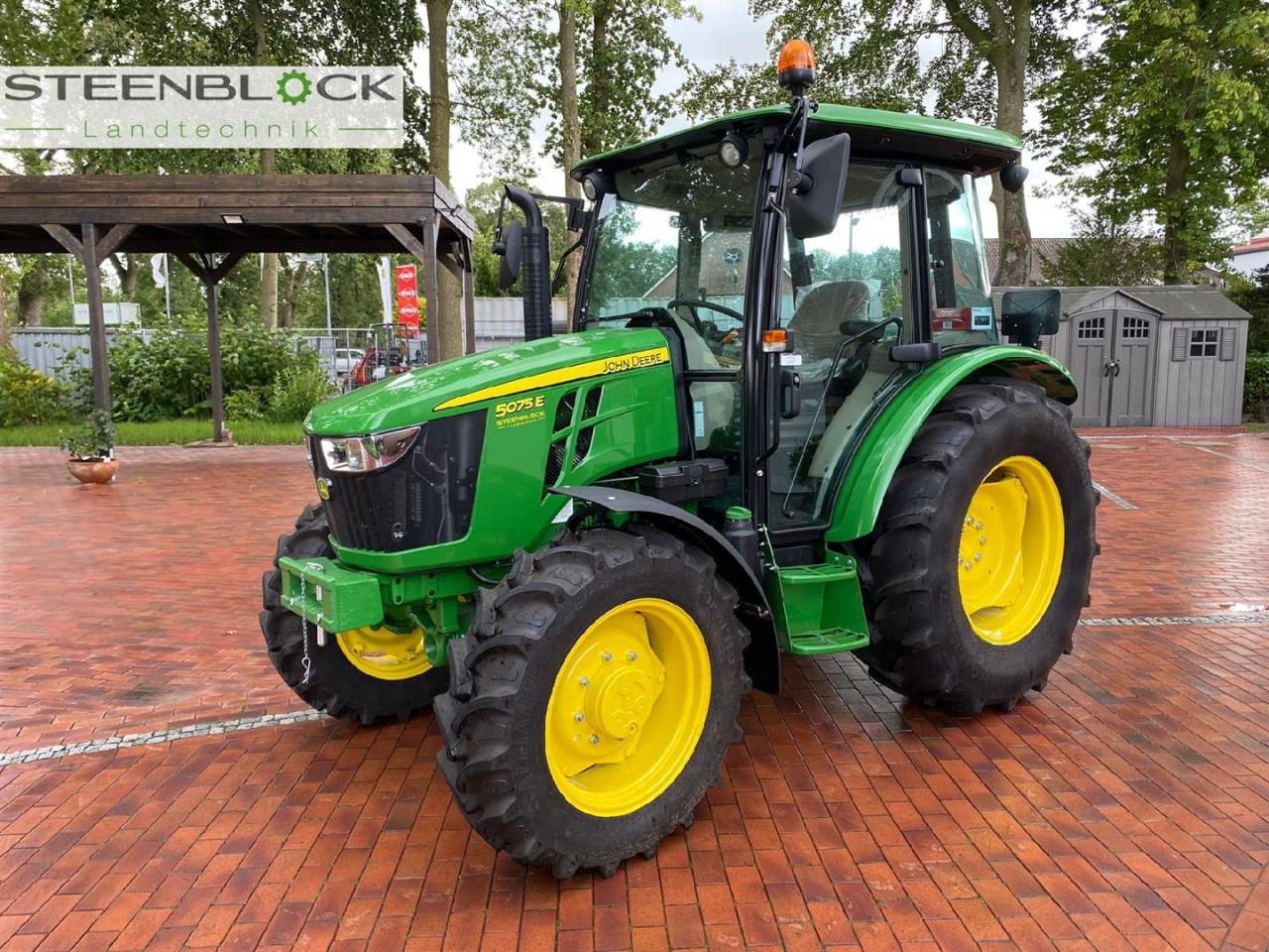 John Deere 5075E