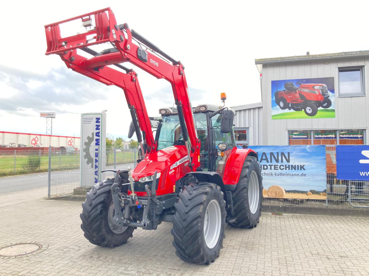 Massey Ferguson 5713S Dyna6