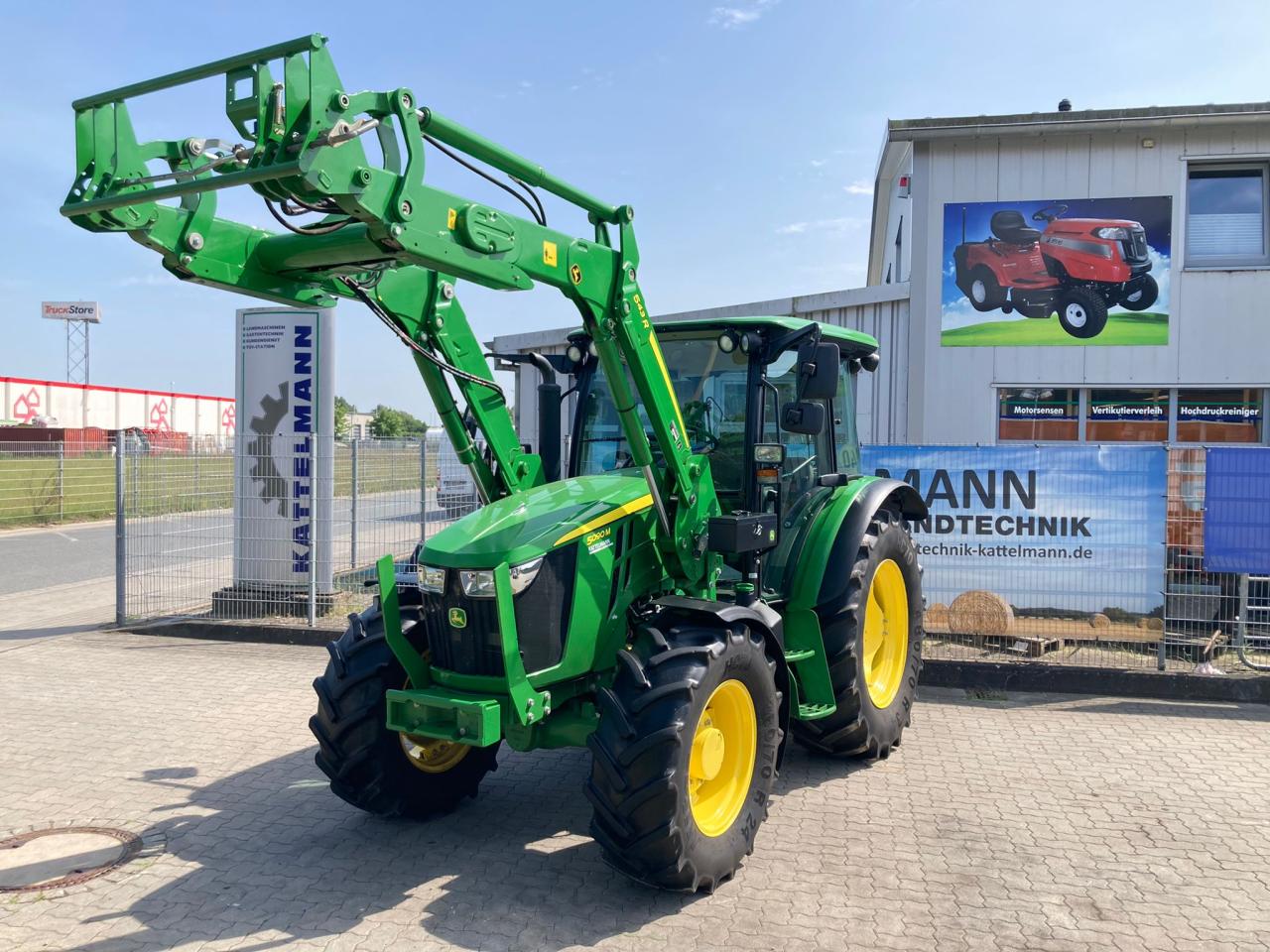 John Deere 5090M
