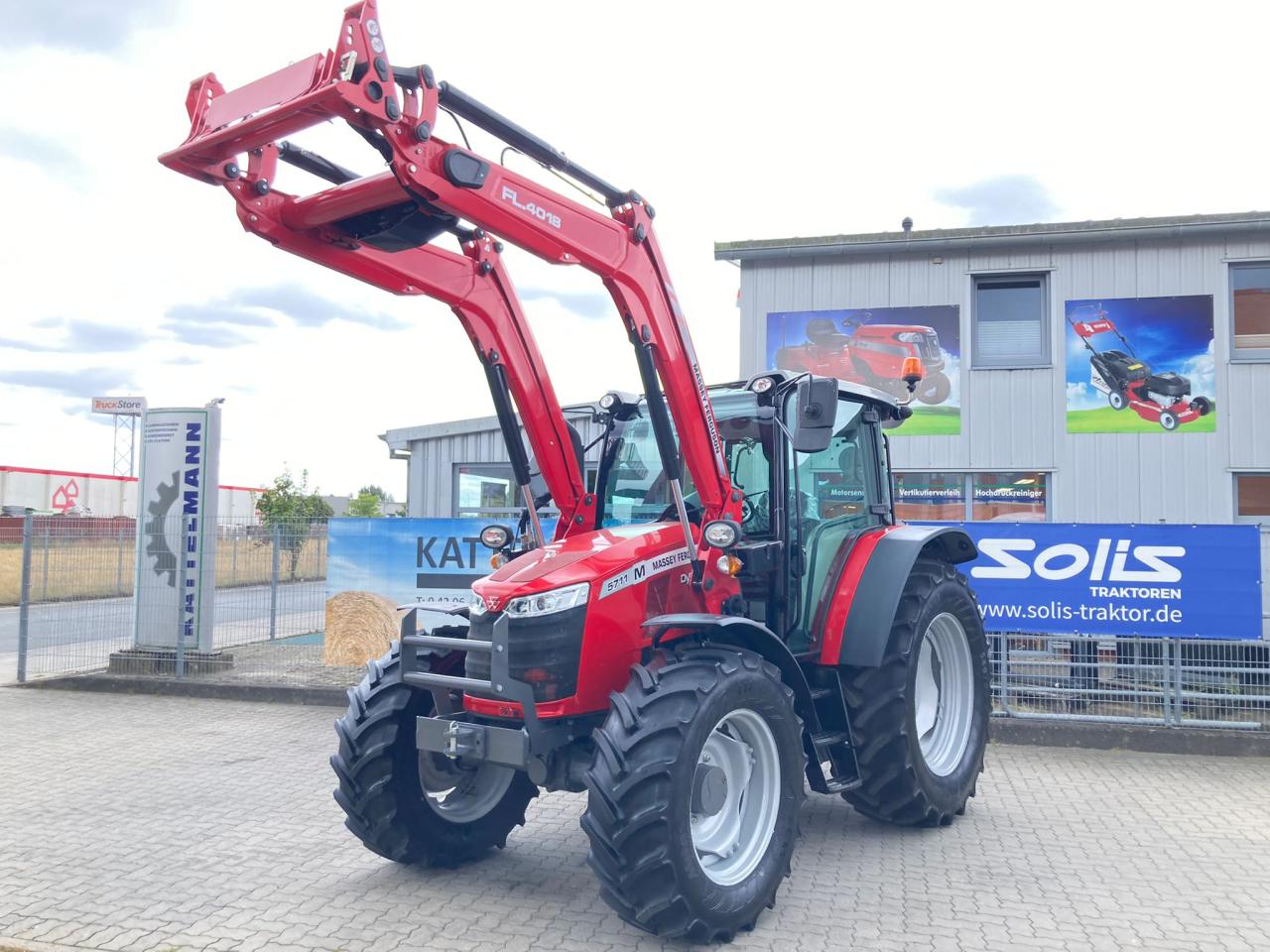 Massey Ferguson 5711M Dyna 4 Neue Lagermaschine