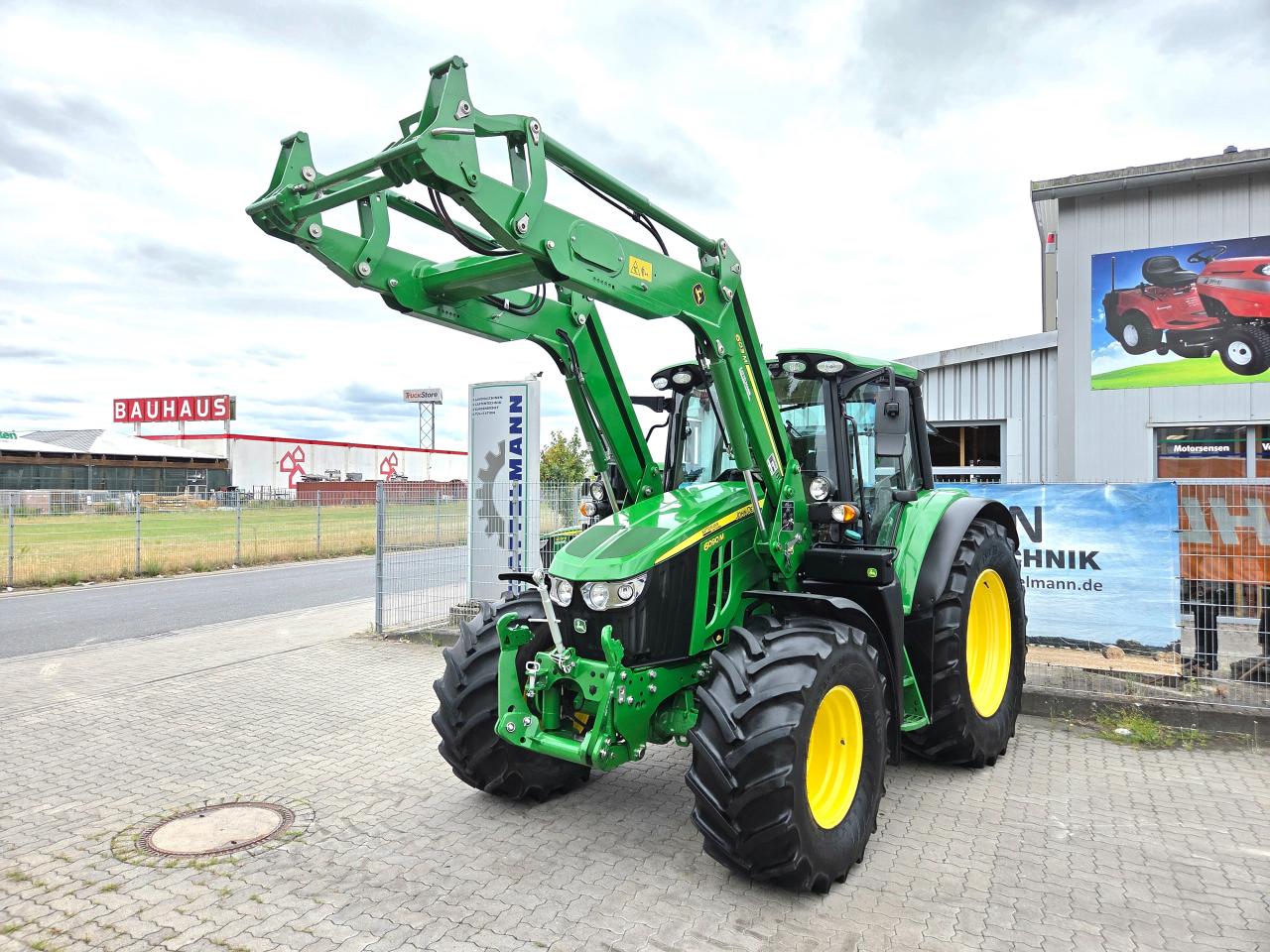 John Deere 6090M