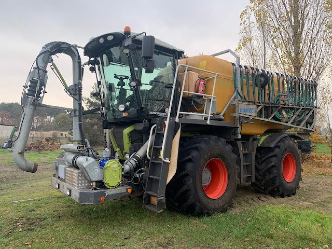 CLAAS Xerion 3800 Saddle Trac