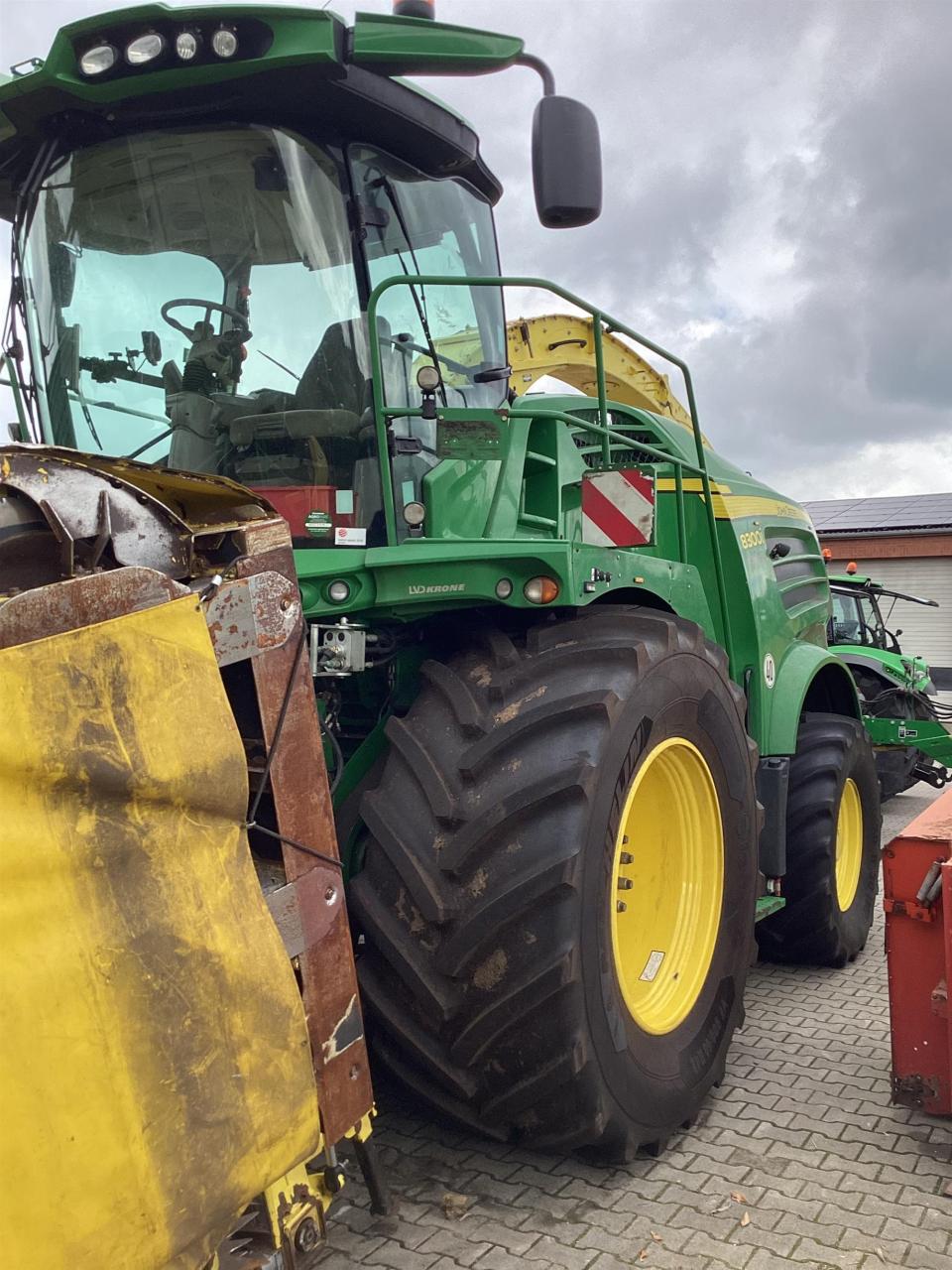 John Deere 8300
