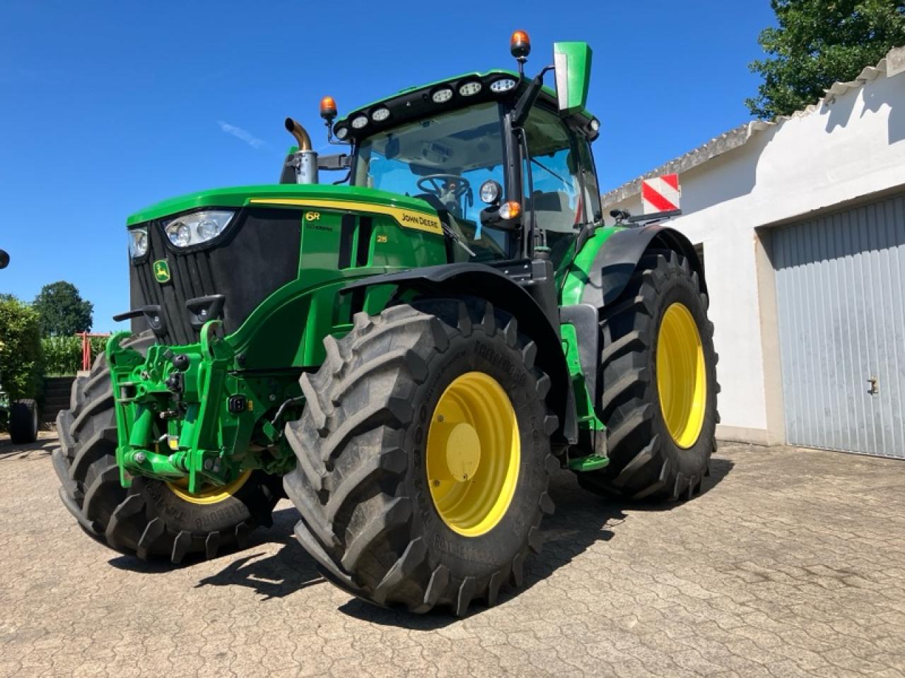 John Deere 6R 215