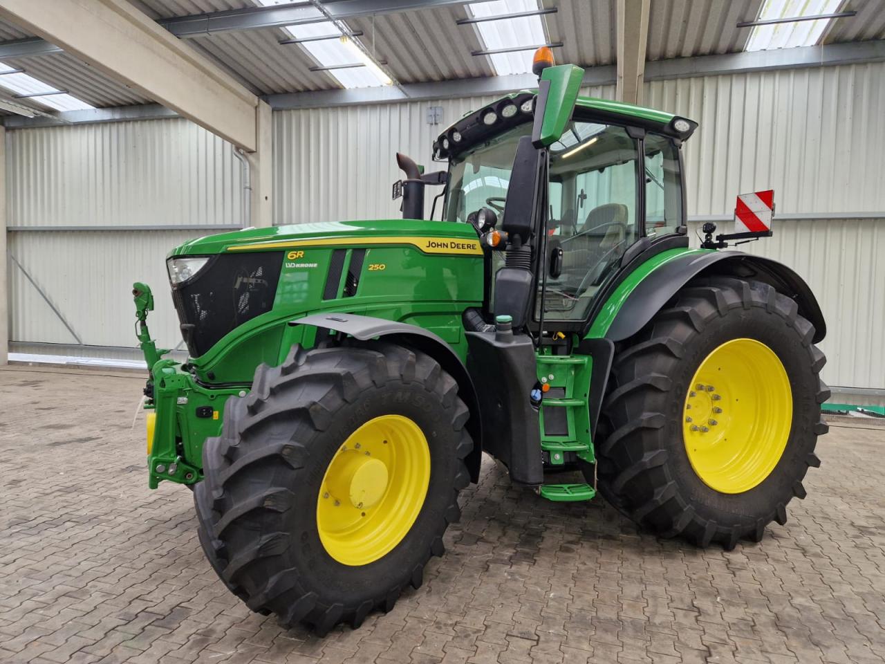 John Deere 6R 250