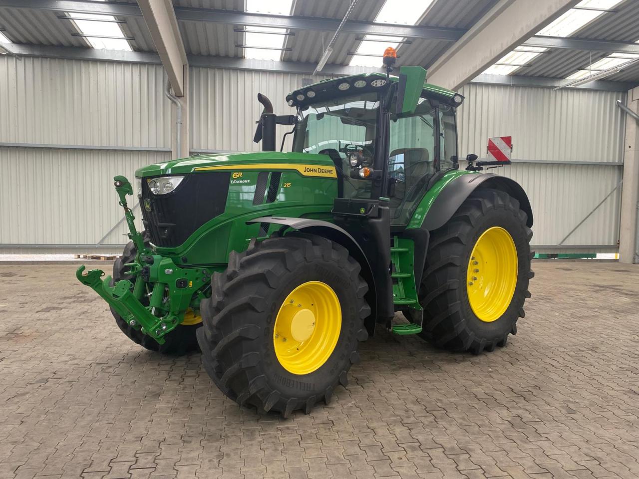 John Deere 6R 215