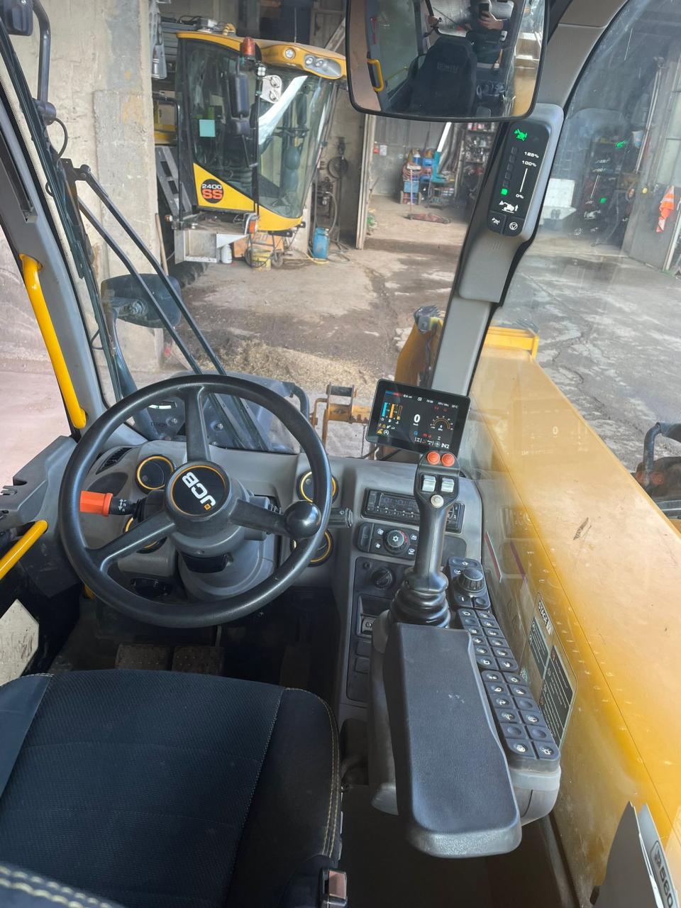 JCB 560-80 Left