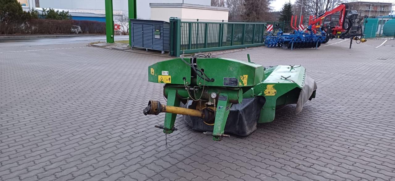 John Deere 328 Front