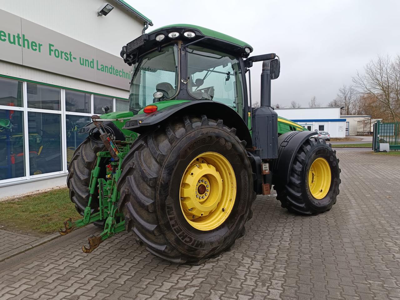 John Deere 8360R Front