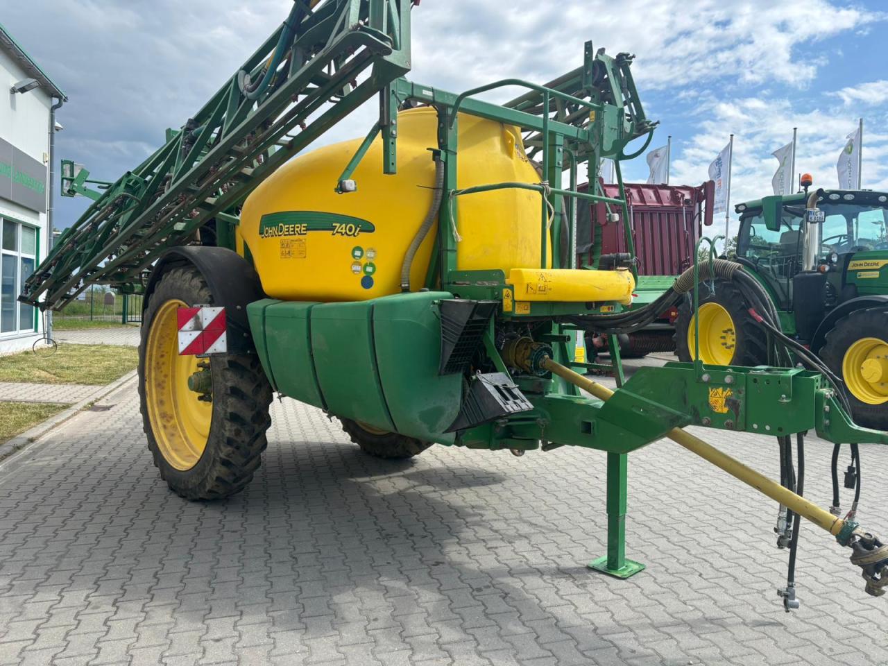 John Deere 740i Front