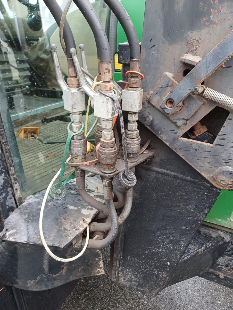 John Deere 6110SE Rear