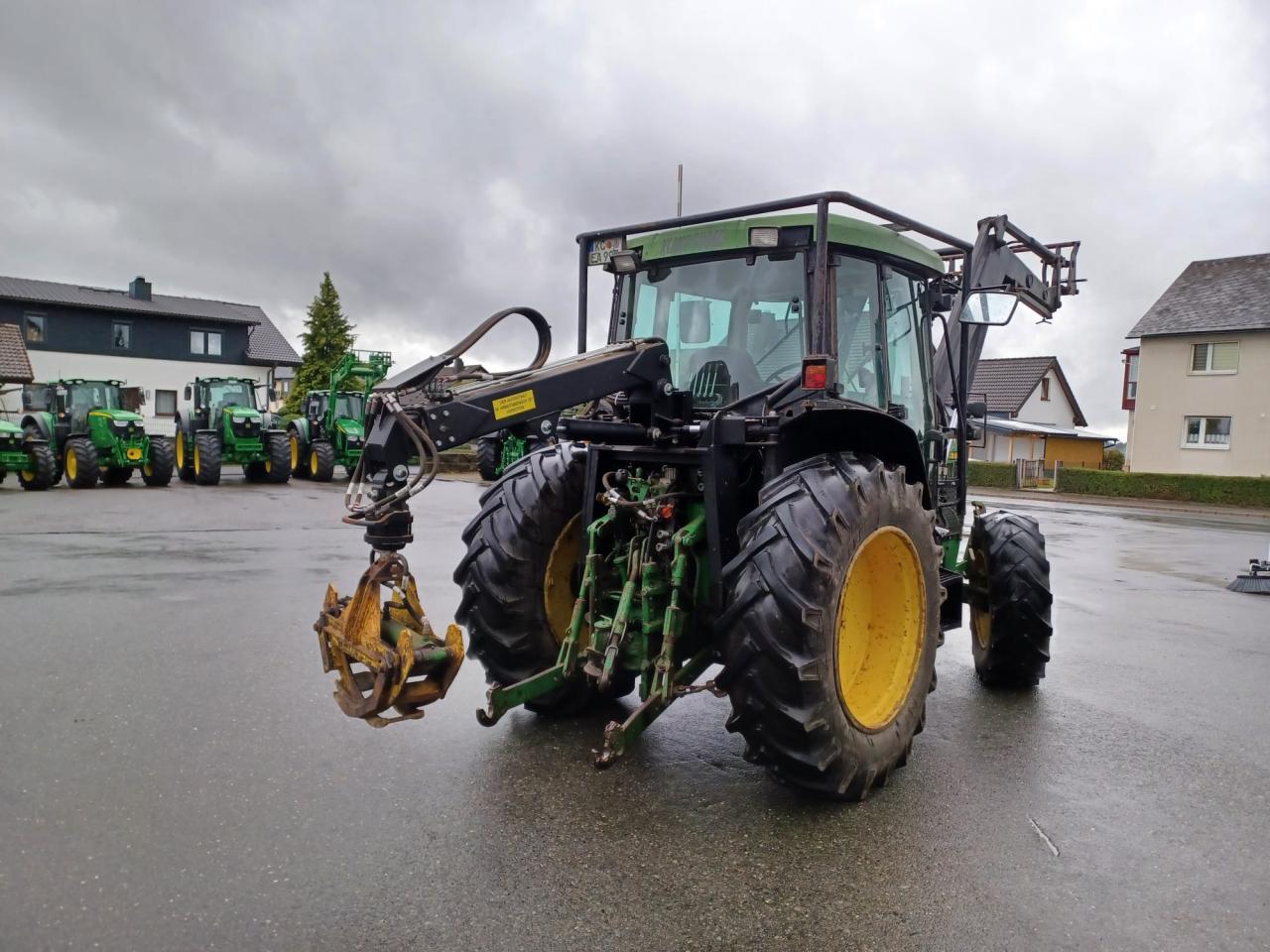John Deere 6110SE Right