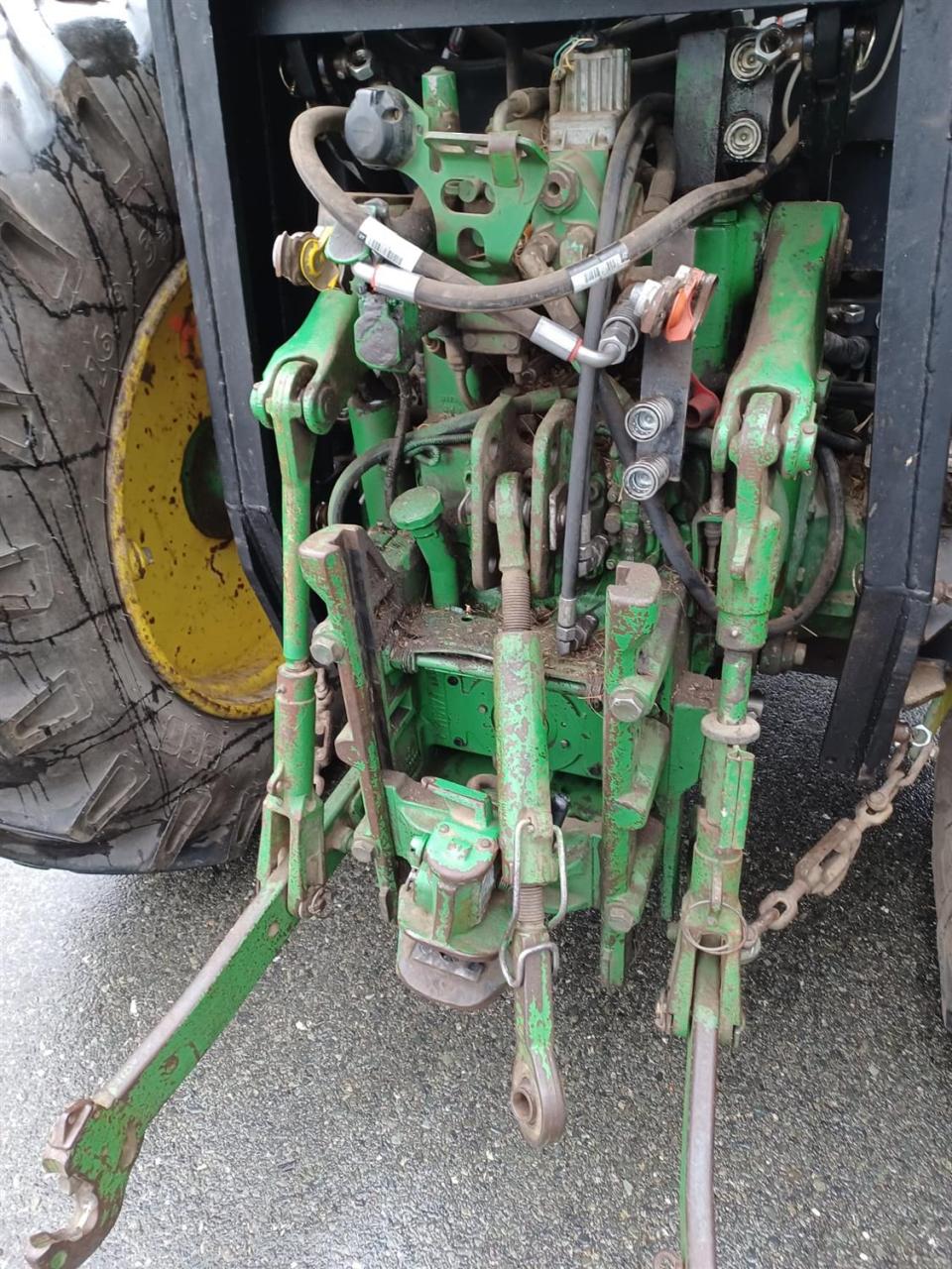 John Deere 6110SE Front