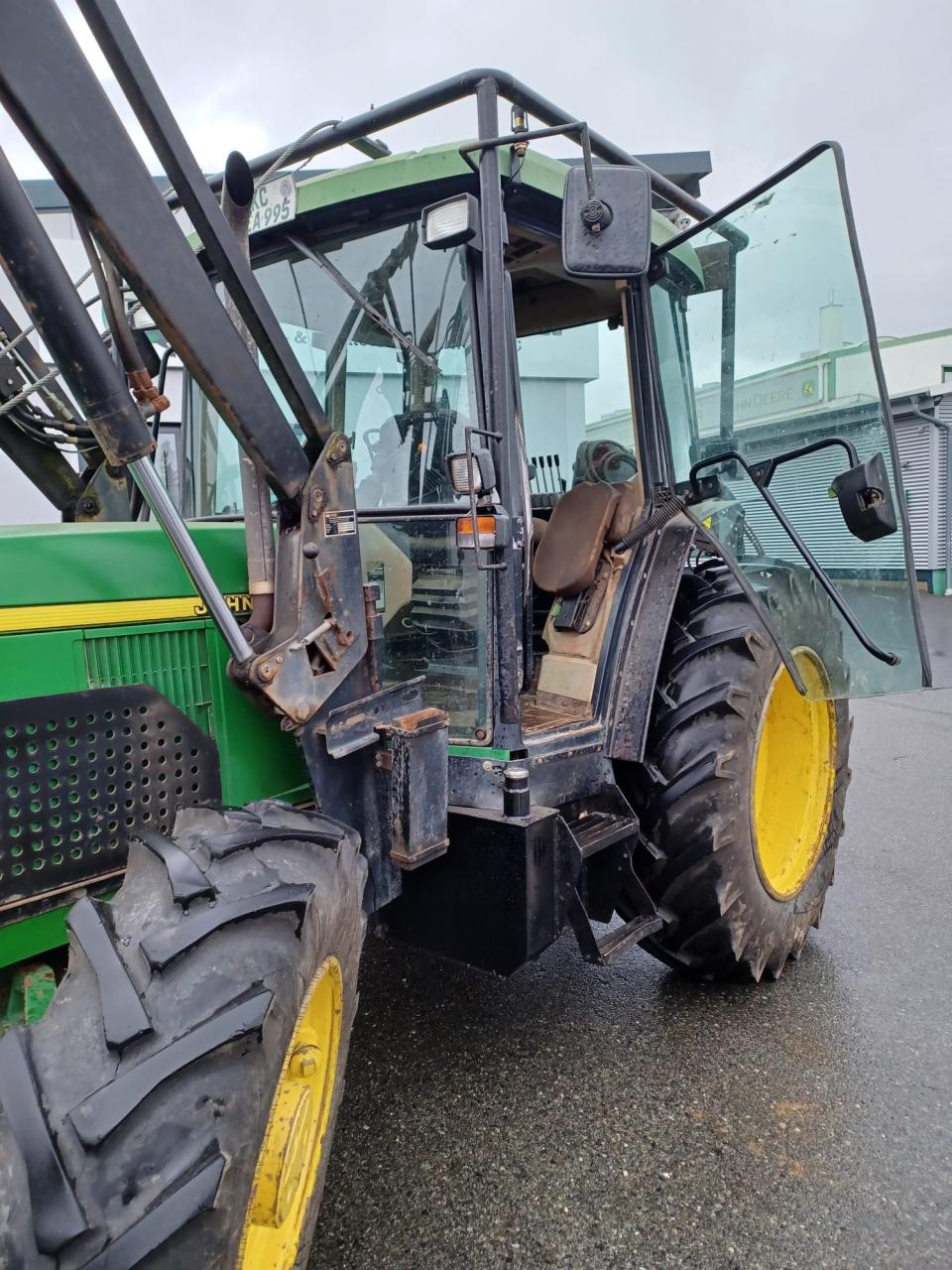 John Deere 6110SE Rear