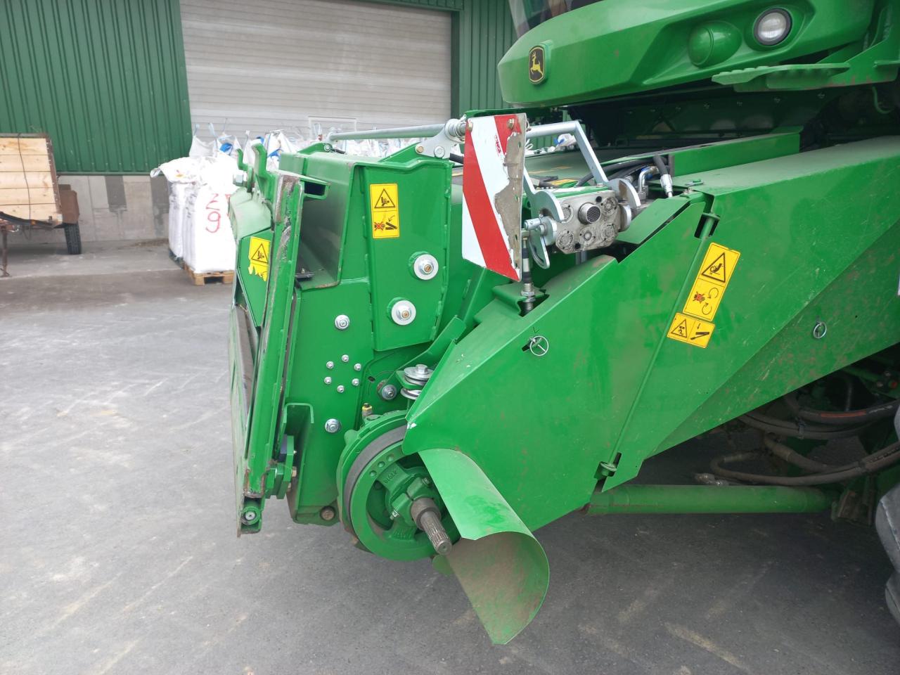 John Deere T670 HM Rear