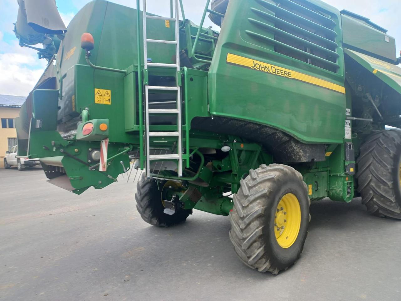 John Deere T670 HM Rear