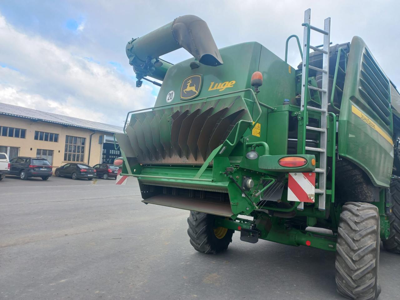 John Deere T670 HM Right