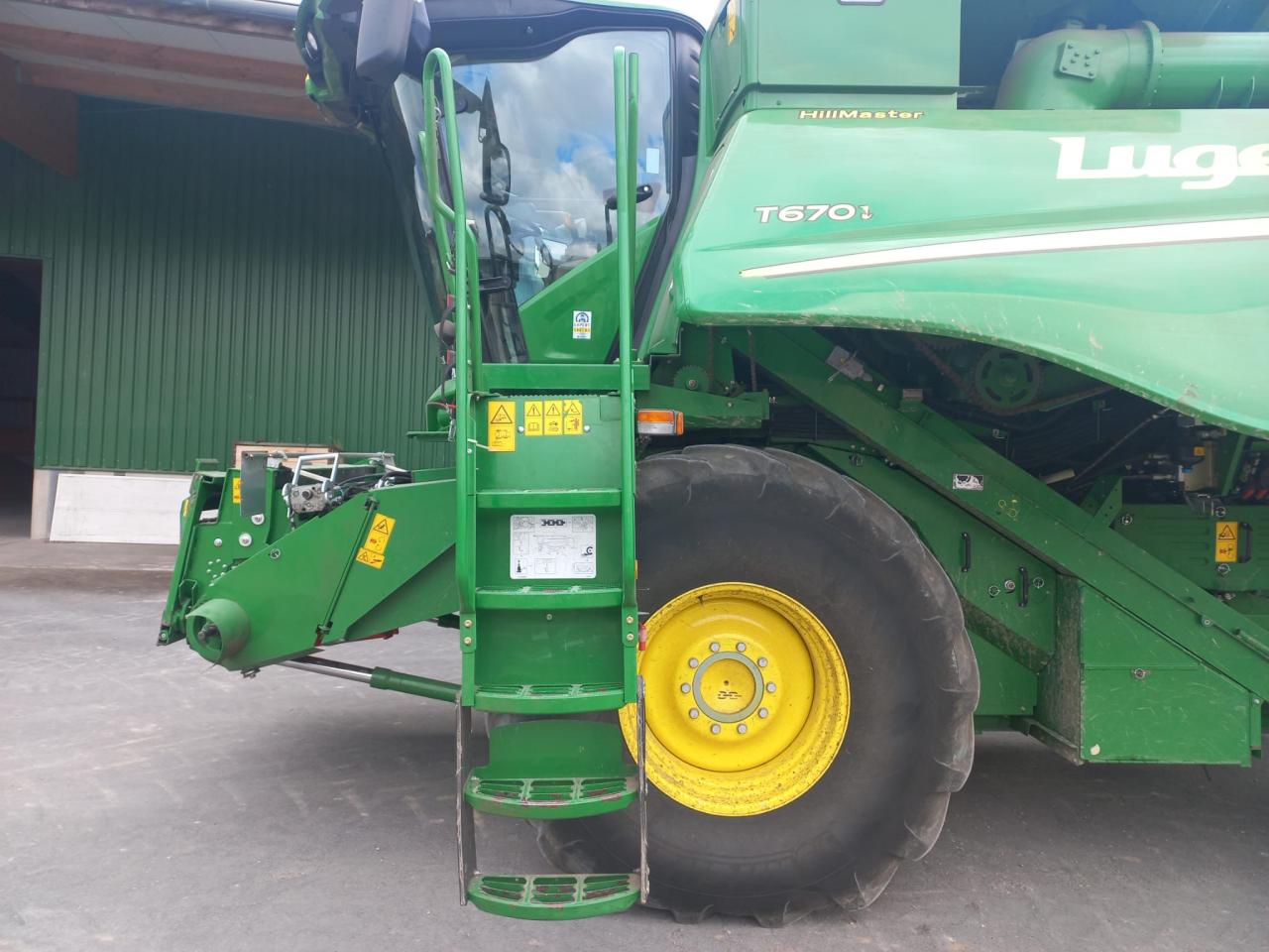 John Deere T670 HM Left