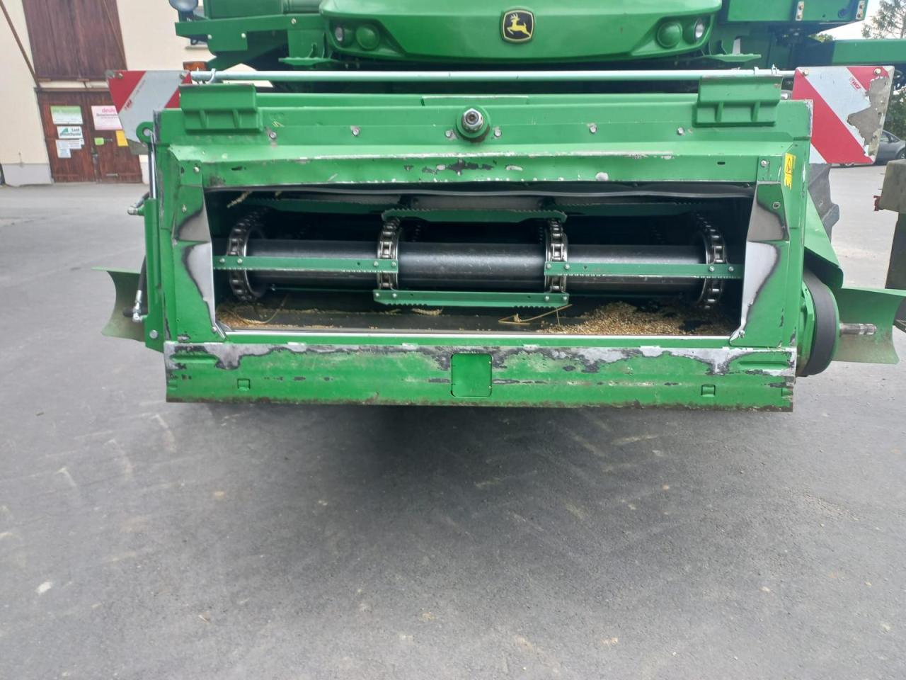 John Deere T670 HM Inside